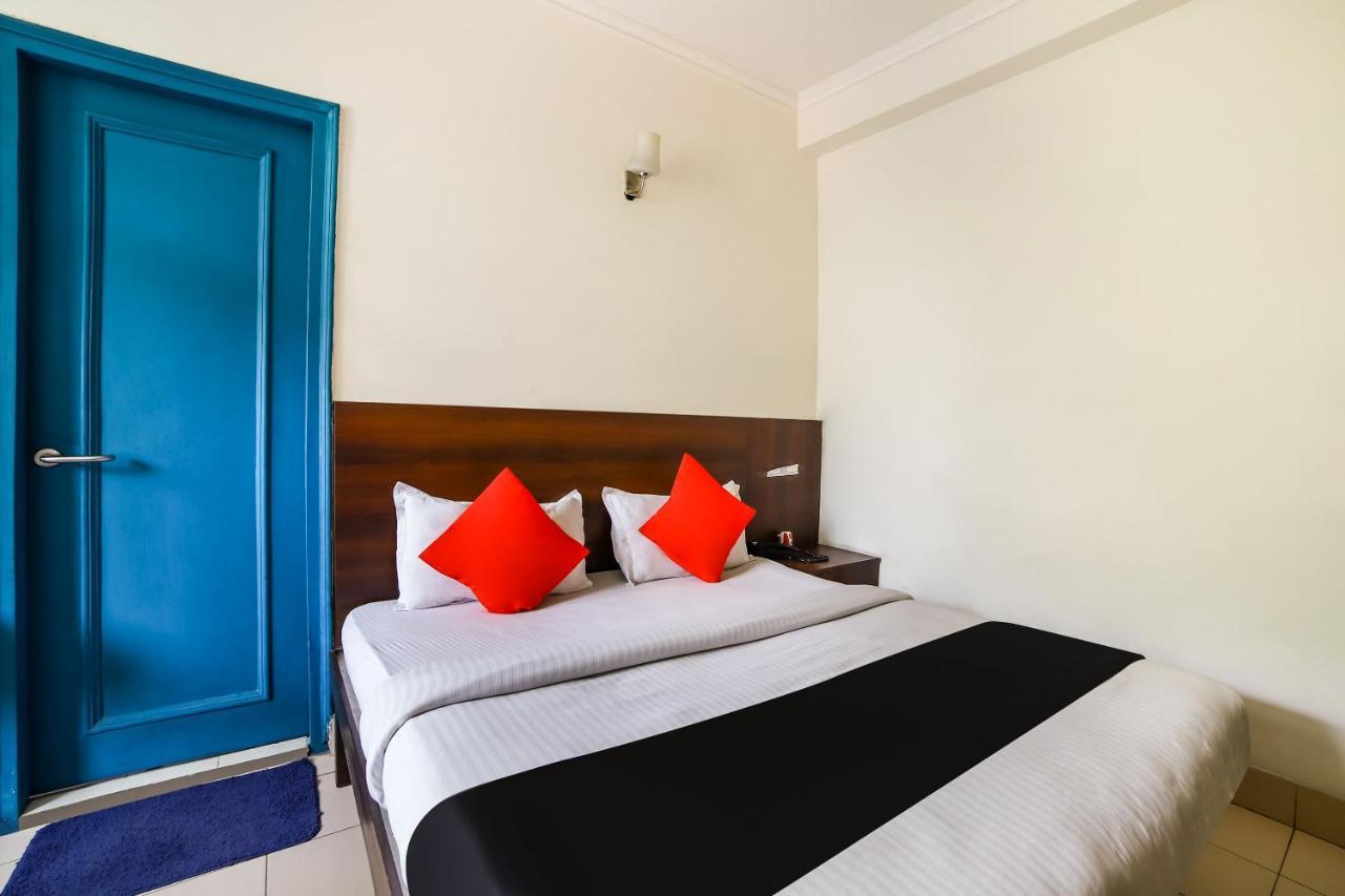 Capital O 48354 The Nest Nuova Delhi Esterno foto